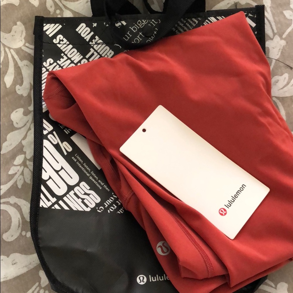 BRAND NEW LULULEMON Wunder Under HR right 28”